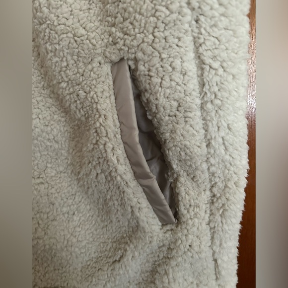 Sage Collective Sherpa Fleece Lined Vest, Cream, Like New, Size Small - Picture 5 of 6